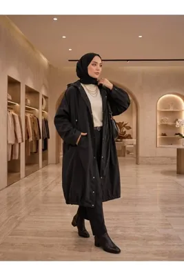 FUEGO VELVET Tesettür Kadın Siyah Kapüşonlu Uzun Yağmurluk Oversize Çıtçıtlı Mevsimlik Mont