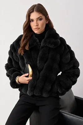 TRENDYOLMİLLA Siyah Oversize Kalıp Kürk Mont TWOAW26MO00105