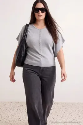 Trendyol Curve Gri Yumuşak Dokulu Belden Oturmalı Büyük Beden Triko Bluz TBBAW27AF00063