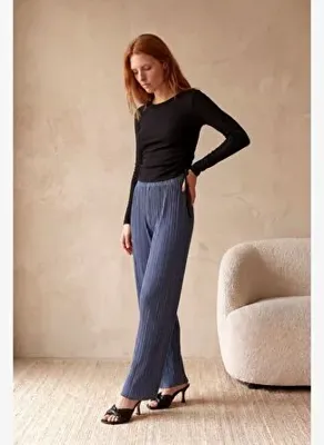 WestMark London Kadın Siyah Fitilli %95 Pamuk / %5 Elastan Slim Fit Bisiklet Yaka Uzun Kollu Yan Büzgülü Bağcıklı Bluz ANGELA