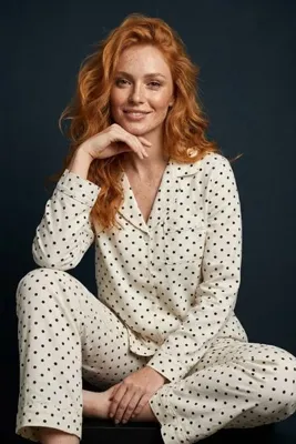 DOFİ Kadın Ekru Puantiyeli Pijama Takımı – Uzun Kollu, Düğmeli, Aerobin Kumaş