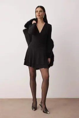 TRENDYOLMİLLA Siyah Skater/Belden Açılan Kısa / Mini Örme Elbise TPRAW26EL00143