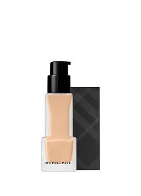 Burberry Matte Glow Liquid 30 Light Cool Fondöten