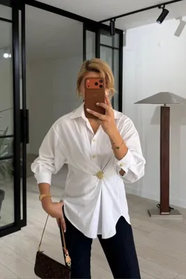 Sezgi Tekin Gold Aksesuar Düğmeli Beyaz Poplin Gömlek