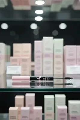 Miniso Lisanslı Minimalist Serisi Kaş Maskaralı Kaş Kalemi – Çift Fonksiyonlu Şekillendirici ve Sabitleyici (01 Siyah)