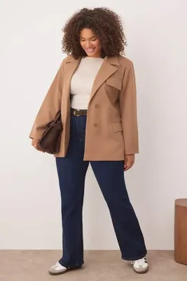 Trendyol Curve Bej Dokuma Büyük Beden Ceket TBBAW26AG00012