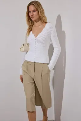 TRENDYOLMİLLA Ekru Yumuşak Dokulu Crop Triko Hırka TWOAW26HI00244