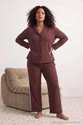 Trendyol Curve Kahverengi Puantiye Desenli Gömlek Örme Büyük Beden Pijama Takımı TBBAW27AI00044