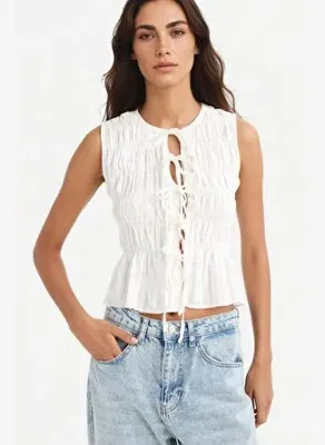 Defacto %100 Pamuk Slim Fit Dar Kesim Bisiklet Yaka Bağlamalı Dokulu Kolsuz Bluz