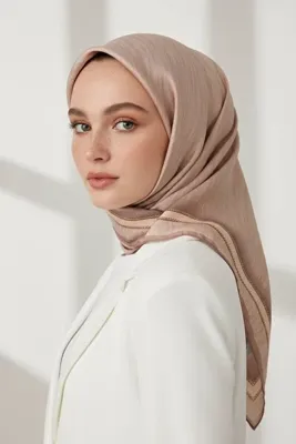 VİOLLA Twill Efektli Bordür Desenli Bej Renkli 90x90 Eşarp (İpek İçermez) Dikim Şekli : El Dikişi