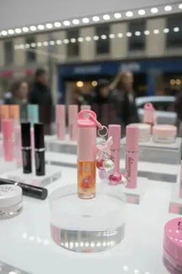 Pretty Beauty Anahtarlıklı Lip Oil – Nemlendirici & Parlatıcı Dudak Yağı