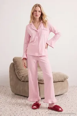 TRENDYOLMİLLA Pembe %100 Pamuklu Biyeli/Volanlı Örme Pijama Takımı THMAW26PT00161