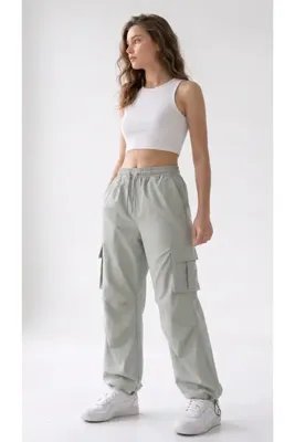 STRAVON Kadın Oversize Paraşüt Kumaş Kargo Cepli, Ayarlanabilir Paça Klipsli, Baggy Pantolon