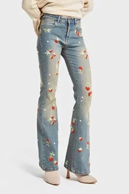 it's basic Kadın T.Kot Rengi 2w5-32 Flare Fit Likralı Kumaş Çiçek Nakış Desenli Özel Tasarım Denim Jean