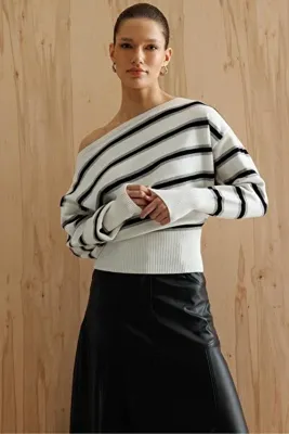 Mixray 6988 Kadın Asimetrik Rib Kesim Kayık Yaka Triko Kazak Çi.Beyaz