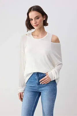 TRENDYOLMİLLA Wardrobe Essentials Ekru Kayık Yaka Oversize 2'li Atlet-Bluz Triko İnce Bluz TWOSS26BZ00283