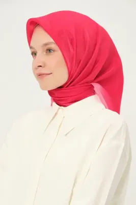 Madame Polo Kehribar Kare Eşarp 90x90 Cm Kayma Yapmayan Kumaş Narçiçeği