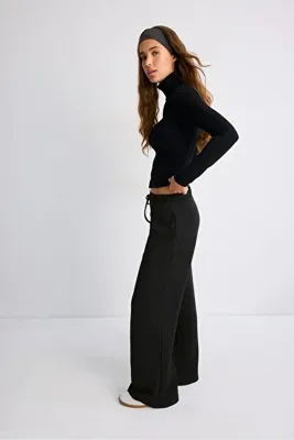 Stradivarius Yumuşak dokulu, önü dikiş detaylı geniş paça jogger pantolon