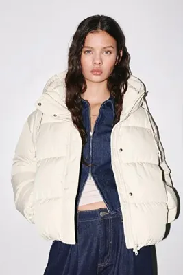Pull & Bear Kısa kapüşonlu şişme mont