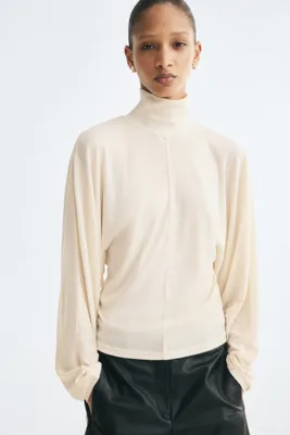 H&M Yarasa Kollu ve Yarım Balıkçı Yakalı Üst