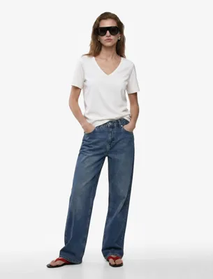 Koton Pamuklu Slim Fit Kısa Kollu V Yaka Tişört