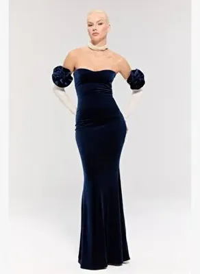 Nur Karaata Versailles Rose N&W Gown