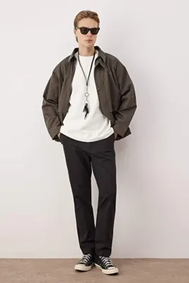 TRENDYOL MAN Siyah Erkek Dar Paça/Slim Fit Mevsimlik %100 Pamuk Likralı Kumaş Pantolon TMNAW26PL00032