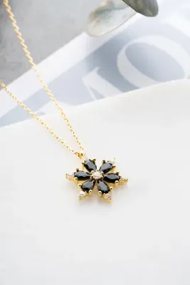 Nereze 925 Ayar Gümüş Gold Kaplama Siyah Taşlı Kamelya Çiçeği Kolye