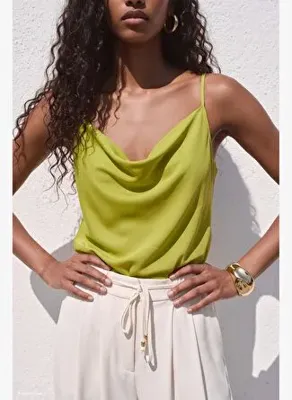Sateen Askılı Degaje Yaka Bluz - Yağ Yeşili
