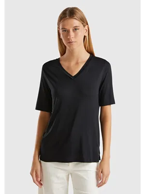 United Colors Of Benetton Kadın Siyah Eko-Viskoz Regular Fit V Yaka Tişört