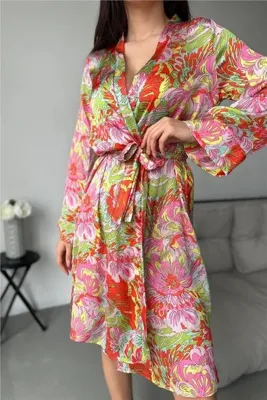 COCCOLARSI Rengarenk Lilyumlar Desen Baskılı Belden Bağlama Saten Kimono / Sabahlık