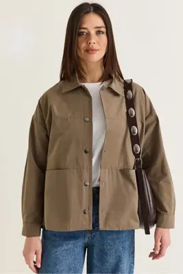 Bianco Lucci Kadın Haki Paraşüt Kumaş Cep Detaylı Çıtçıtlı Arkası Yırtmaçlı Oversize Gömlek Ceket 7063 60286674