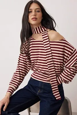 TRENDYOLMİLLA Çok Renkli Çizgili Açık Omuzlu Şal Aksesuar Detaylı Regular/Normal Kalıp Örme Bluz TWOAW26BZ00308