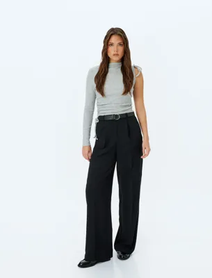 Koton Slim Fit Asimetrik Yaka Uzun Tek Kollu Fitilli Tişört