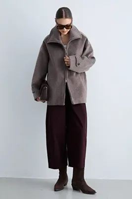 JASTE Kadın Fermuarlı Dik Yaka Oversize Kaban Geniş Kollu Cep Detaylı Kısa Mont -Mocca