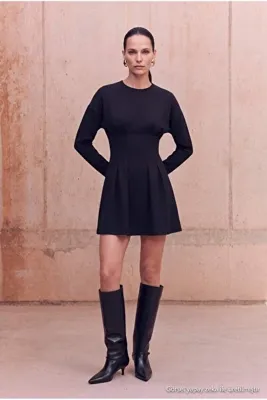 TRENDYOLMİLLA Siyah Trendyol Studio Skater/Belden Açılan İnterlok Astarsız Mini Örme Elbise TWOAW27EL00222
