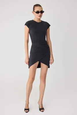 TRENDYOLMİLLA Siyah Düz Bodycon Bisiklet Yaka Reglan Kol Süper Mini Modal Örme Elbise TWOSS26EL01181