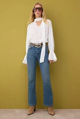 TRENDYOLMİLLA Mavi Yüksek Bel Comfort/Esnek İspanyol Paça Flare Jeans TWOAW26JE00050