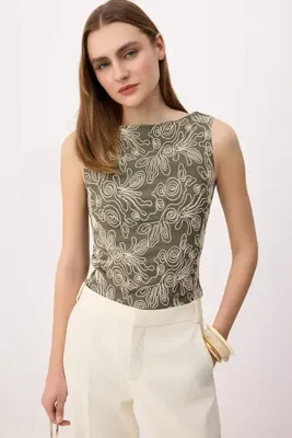 TRENDYOLMİLLA Haki Regular/Normal Kalıp Kayık Yaka Kolsuz Crop/Kısa Dokulu Örme Bluz TWOSS26BZ00439