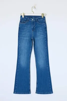 TRENDYOLMİLLA Limited Edition Mavi TOPARLAYICI Yüksek Bel Ekstra Esnek Flare Uzun Boy Jeans TWOSS26JE00103