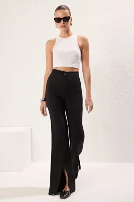 TRENDYOLMİLLA Siyah Flare İspanyol Paça Paçası Yırtmaç Detaylı Bootcut Dokuma Kumaş Pantolon TWOAW22PL0046