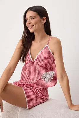 TRENDYOLMİLLA Kırmızı Pötikareli Kalp Dantel Detaylı İpliği Boyalı Dokuma Pijama Takımı THMSS26PT00194