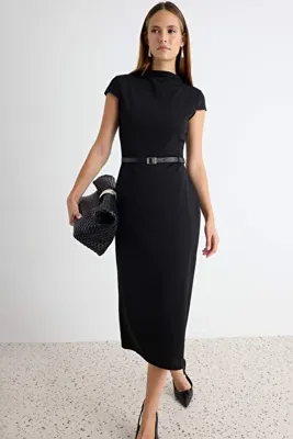 TRENDYOLMİLLA Siyah Bodycon/Vücuda Oturan Dik Yaka Ay Kol Midi Krep Örme Elbise TWOAW27EL00143