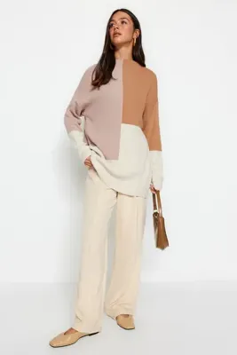 Trendyol Modest Taş Renk Bloklu Dik Yaka Triko Kazak TCTAW22AK0054