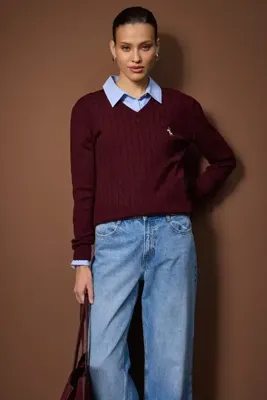 TRENDYOLMİLLA Bordo At Nakışlı V Yaka Saç Örgü Triko Kazak TWOAW26KZ00259