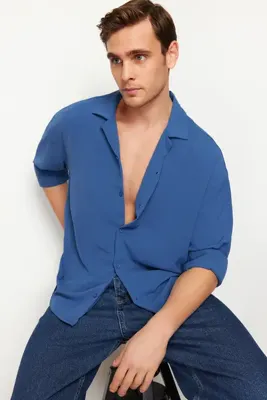 TRENDYOL MAN Indigo Oversize Fit Apaş Yaka Yazlık Keten Görünümlü Gömlek TMNSS23GO00053