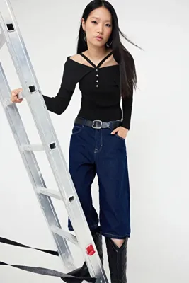 TRENDYOLMİLLA Teen Siyah Premium İplik/Özel İplik Carmen Boyundan Askılı Triko Kazak TWOAW26KZ00076