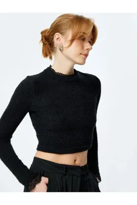 Koton Dantel Detaylı Dik Yaka Uzun Kollu Triko Peluş Crop Kazak
