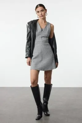 TRENDYOLMİLLA Gri Ekose / Kareli Kısa / Mini Dokuma Elbise TWOAW25EL00484